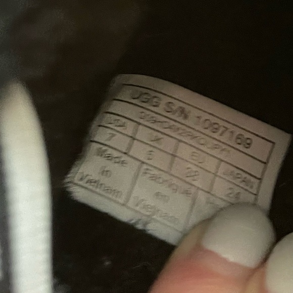 FLUFF YEAH UGG slides💜💟🖤 - Picture 4 of 6